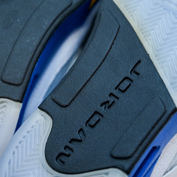 Jordan 5 Laney size 7.5 Brand new with flaw - Picture 11 of 12